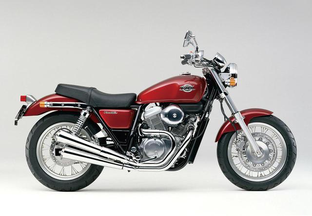 画像: 1995/8 HONDA VRXロードスター シンプルなデザインながら、味わい深いフォルムのVRX。Vツインエンジンを搭載すると共に、ゆったりとしたライディングポジションのモデルは新定番を目指した意欲作。