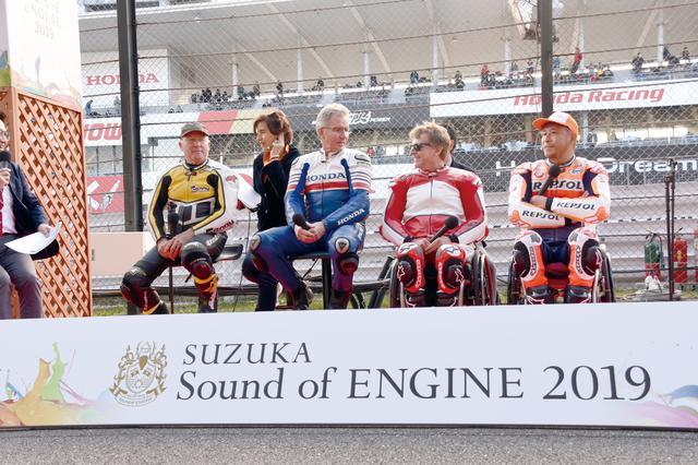画像: 左から師匠であるケニー・ロバーツ、先輩ライダーであるエディ・ローソン、ウェイン・レイニーと、この日のレイニー復活のきっかけを作ったと言える青木拓磨。