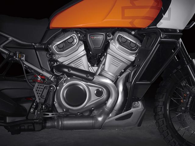 画像: 1250㏄版の「Revolution Max」エンジン。最高出力は145馬力以上で、最大トルクは12.4㎏-mというから、非常にパワフルかつトルクフルだ。