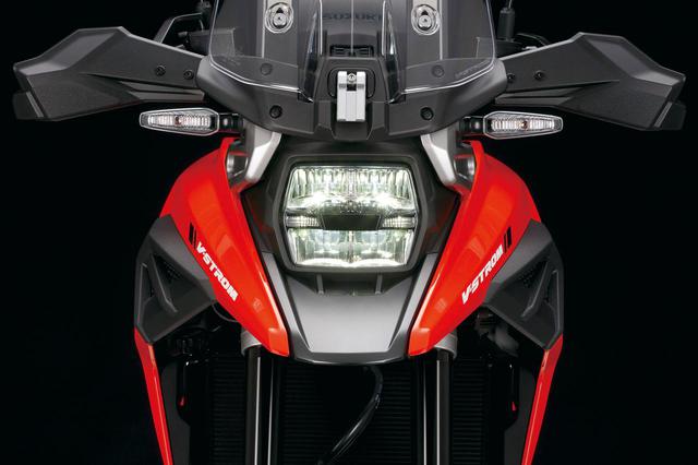 画像: 従来型の異形ヘッドライトから、新型KATANAと同タイプの角目ライトに変更。クチバシカウルのシャープな直線にマッチしている。