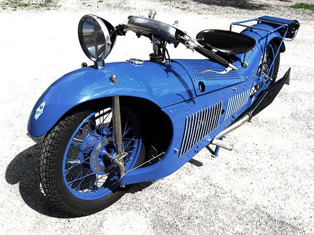 画像: 1929年、ジョルジュ・ロイがデザインしたマジェスティックはHCSのほか、フランスのアール・デコ風のスタイリングのプレススチールフレームを採用するのが大きな特徴でした。 frankieflood.blogspot.com