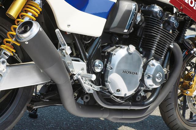 画像: マフラーはこのCB1100Rルックスに合わせたドレミ製JMCA認定品(~2016モデル用、写真は参考装着/21万2000円)で、ステップもセット。