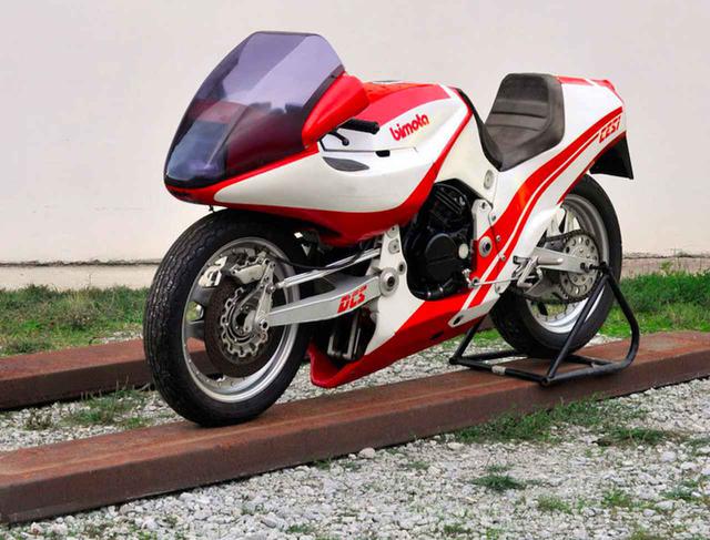 画像: 1983年のテージ・プロトタイプ。初期のテージは、ホンダエンジンを搭載していました。 www.omnimoto.it