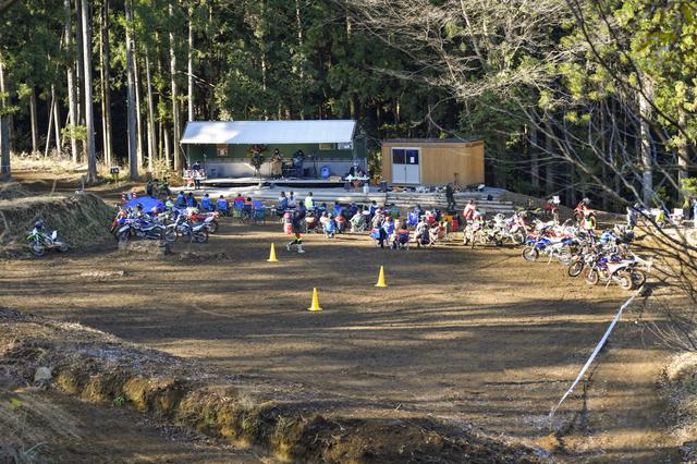画像: 2人で「鹿沼木霊の森」を体験します♪ ではさっそく初心者コースから行ってみてよう!