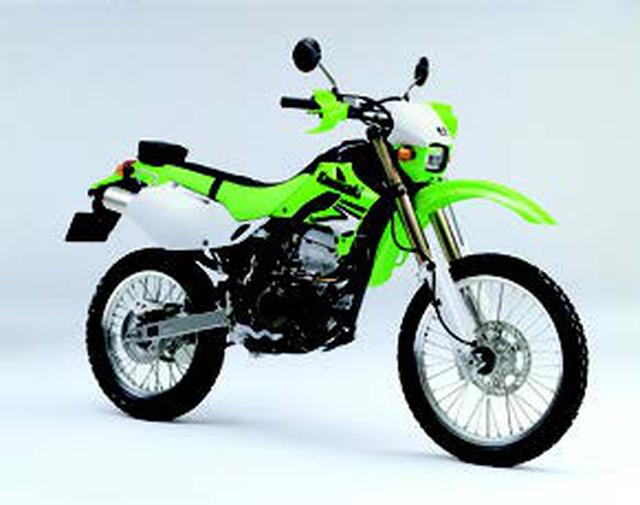 画像: ●水冷4ストDOHC4バルブ単気筒●249cc●29PS/9000rpm●2.5kg-m/7000rpm●117kg(乾)●3.00-21・4.60-18●50万2950円