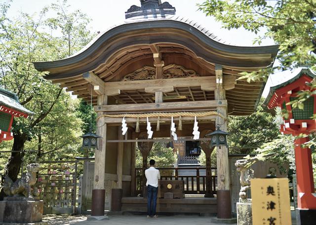 画像: 奥津宮 せっかく江の島へ来たなら、ここまで参拝したいですね。辿り着くと、観光地とは思えない静けさを味わえます。更に奥にある岩屋は、江の島弁財天信仰の発祥の地です。