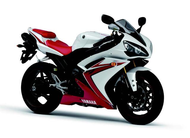 画像: ●水冷4ストDOCH4バルブ並列4気筒●998cc●180PS/12500rpm●11.49kg-m/10000rpm●177kg●120/70ZR17・190/50ZR17●輸出車