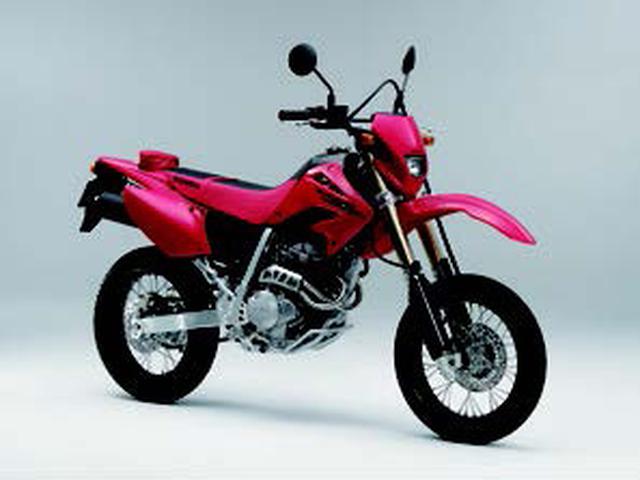 画像: ●空冷4ストOHC4バルブ単気筒●249cc●28PS/8000rpm●2.6kg-m/7000rpm●134kg●110/70-17・130/70-17●55万6500円