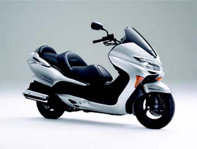 画像: ●水冷4ストOHC2バルブ単気筒●249cc●22PS/7500rpm●2.4kg-m/5500rpm●182kg●110/90-13・130/70-12●70万3500円