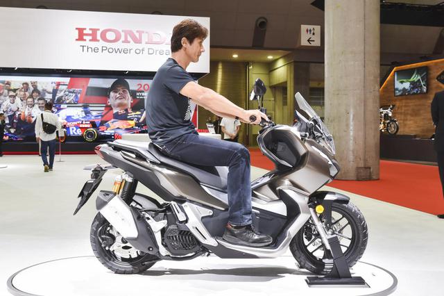 画像: 「ユニットスイングはリア側が重くなってしまうのが宿命ですが、ADV150はそのあたりを考慮した上でどこまでハンドリングを煮詰めたか、早く確認したいですね」