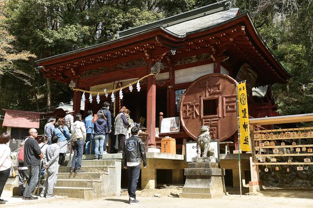 画像: 聖神社 埼玉県秩父市黒谷2191 今から1000年以上も昔。西暦708年、この場所で日本初の銅が発見されました。当時は、元号を「和銅」に変える程の衝撃だった様です。それを元に鋳造されたのが、かの有名な和同開珎。時の天皇は喜び、銅が発見された山ごと祀らせたそうです。それがこの場所で、現在の聖神社周辺だと言われています。