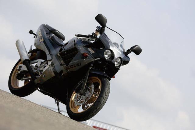 画像1: SUZUKI GSX-R250R/市販車で2万回転を達成した最強シリーズの末弟