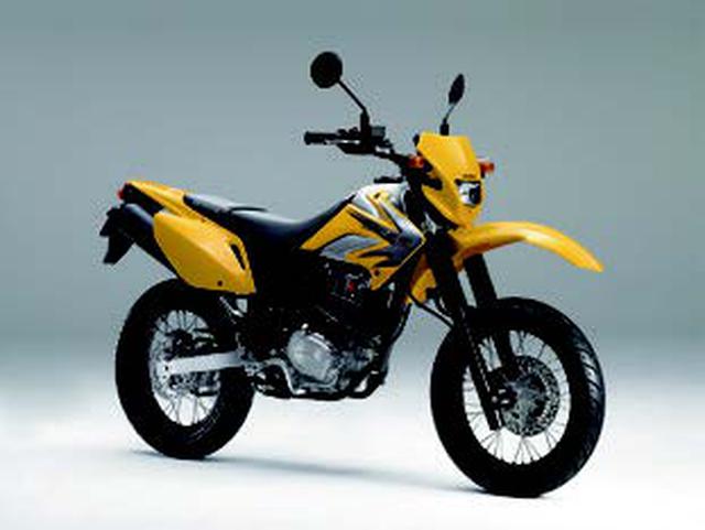 画像: ●空冷4ストOHC2バルブ単気筒●223cc●18PS/7500rpm●1.8kg-m/5500rpm●125kg●110/70-17・130/70-17●50万8200円