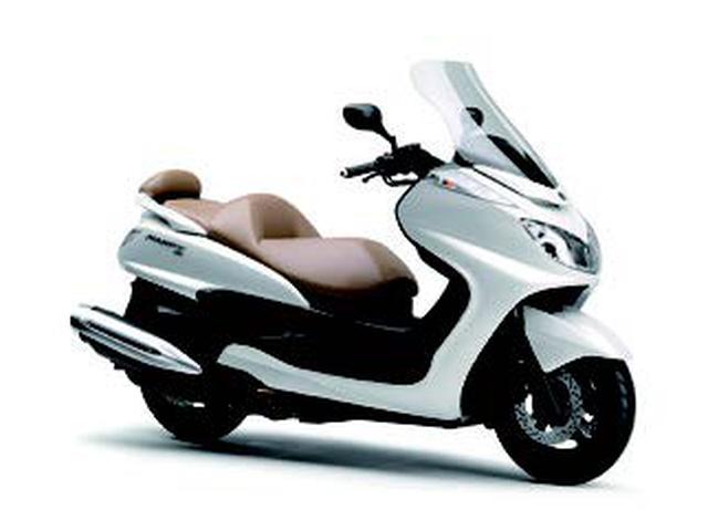 画像: ●水冷4ストDOHC4バルブ単気筒●394cc●31PS/7250rpm●3.4kg-m/6000rpm●220kg●120/80-14・150/70-13●71万4000円