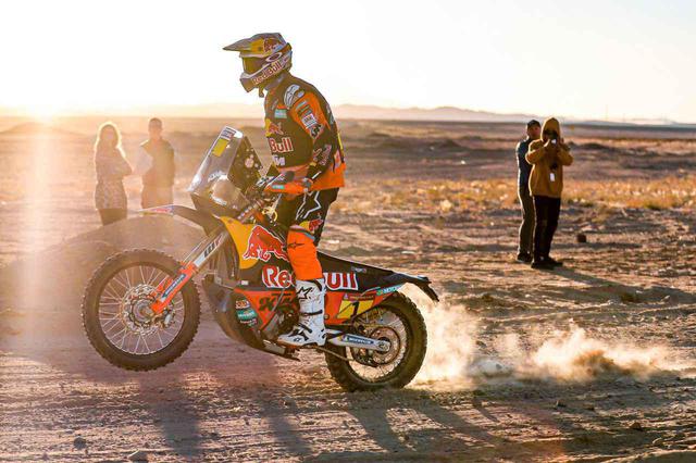 画像: 昨年のダカールラリー2019を制覇したKTMのトビープライスはファーストステージを1位でクリア