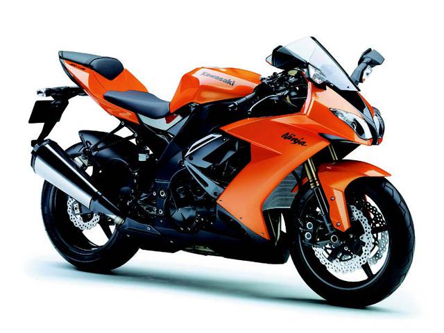 画像: ●水冷4ストDOHC4バルブ並列4気筒●998cc●188PS/12500rpm●11.5kg-m/8700rpm●179kg●120/70ZR17・190/55ZR17●輸出車