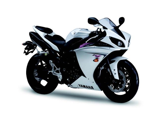 画像: ●水冷4ストDOHC4バルブ並列4気筒●998cc●182PS/12500rpm●11.8kg-m/10000rpm●206kg●120/70ZR17・190/55ZR17●輸出車