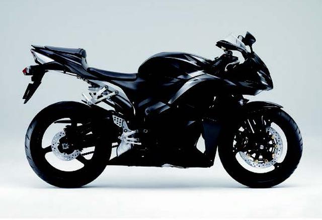 画像: ●水冷4ストDOHC4バルブ並列4気筒●599cc●78PS/12000rpm●5.3kg-m/10000rpm●187kg/197kg●120/70ZR17・180/55ZR17●109万8300円/126万6300円