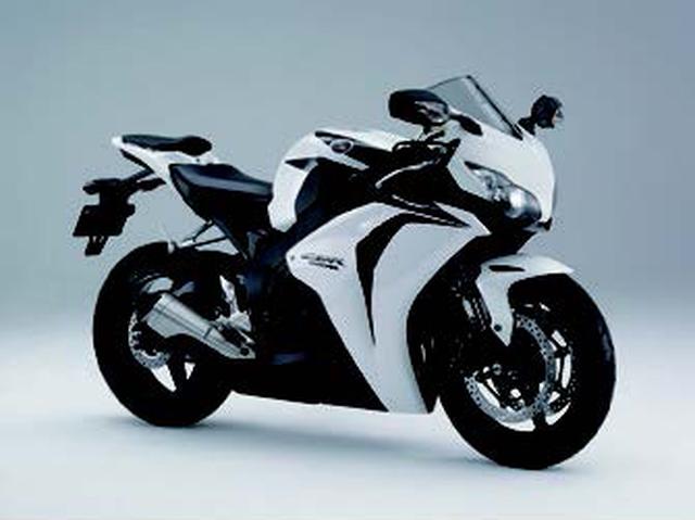 画像: ●水冷4ストDOHC4バルブ並列4気筒●999cc●118PS/9500rpm●9.7kg-m/8250rpm●201kg●120/70ZR17・190/50ZR17●139万円(スタンダードカラー)、142万円(トリコロール)