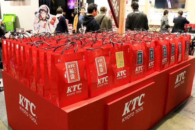 画像: KTCも工具の福袋をたくさん用意していました。けど、すぐになくなっちゃうかもしれませんね。