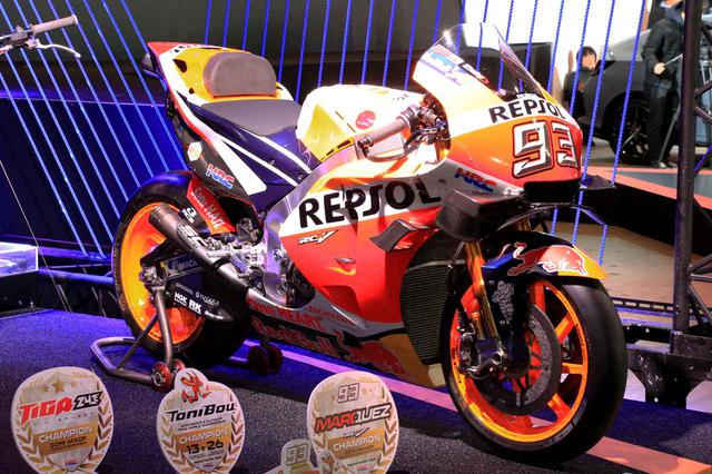 画像: さらにマルク・マルケス選手が駆ったMotoGPチャンピオンマシン「RC213V」。