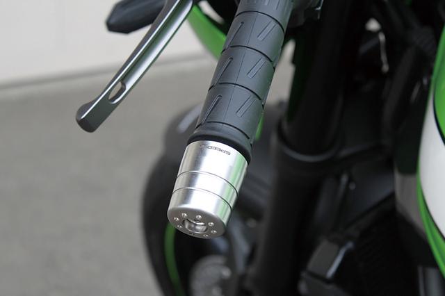 画像: Z900RS CAFEへの装着例。純正プラスαのさりげないアピアランスに実質と機能美を感じさせられる。