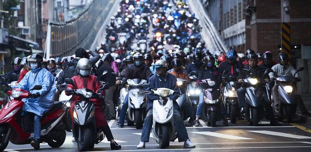 画像: 台湾は世界で最も二輪車が普及しており、その普及台数は人口100人あたり60台以上と、日本の6倍以上の普及率を誇っています。