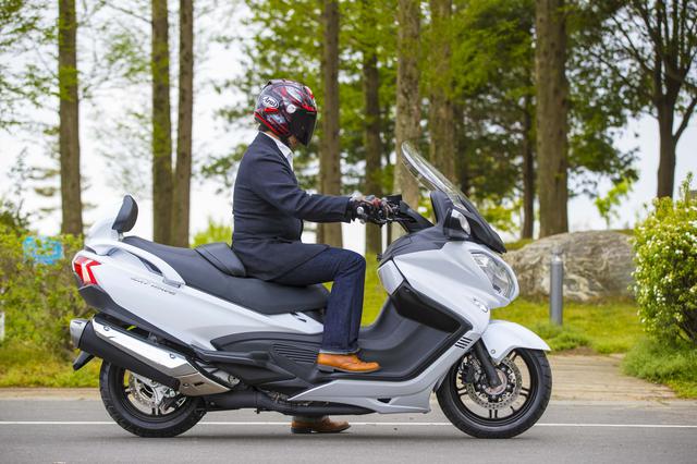 画像5: 〈試乗インプレ〉メガスクーターじゃない、ハイクラスGTだ!
スズキ「スカイウェイブ650LX」(2018年)