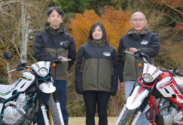 画像: 左から橋本さん、ファイナルエディションのカラーデザインを担当した太田晴美さん、商品企画の松田克彦さん。35年という歴史は、たくさんの開発者たちの情熱の歴史でもある