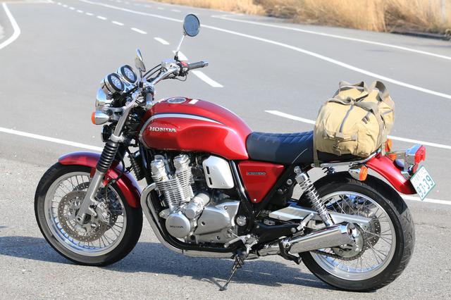 積載インプレ ホンダ Cb1100ex 荷掛フックに頼りすぎるのは危険 使わなくても荷物は積める Webオートバイ