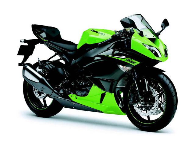 画像: ●水冷4ストDOHC4バルブ並列4気筒●599cc●128PS/14000rpm●6.8kg-m/11800rpm●191kg●120/70ZR17・180/55ZR17●輸出車