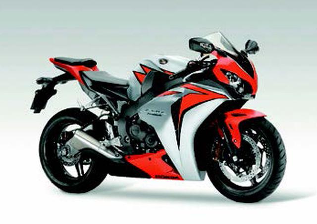 画像: ●水冷4ストDOHC4バルブ並列4気筒●999.8cc●177.6PS/12000rpm●11.4kg-m/8500rpm●199kg/210kg(ABS)●120/70ZR17・190/50ZR17●輸出車