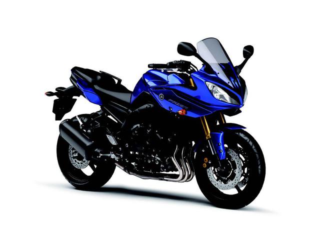 画像: ●水冷4ストDOHC4バルブ並列4気筒●779cc●106PS/10000rpm●8.4kg-m/8000rpm●215kg/220kg(ABS)●120/70ZR17・180/55ZR17●輸出車
