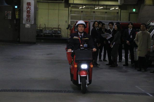 画像: 明け方や夕方の配達で、大いに活躍しそうですね。