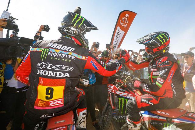 画像1: リッキー・ブラベックがダカールラリー2020総合優勝!