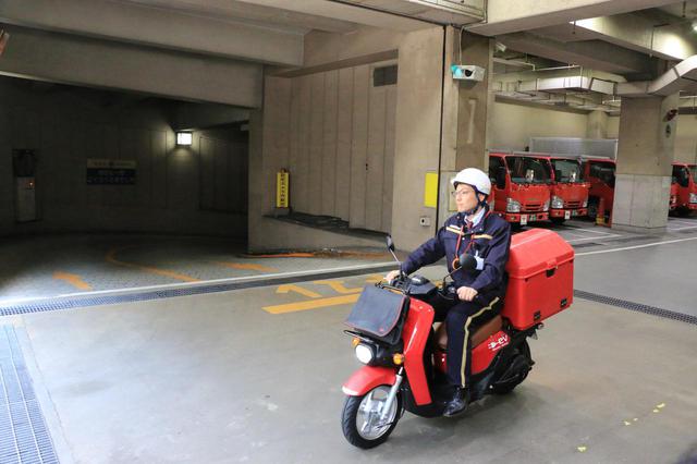画像: 走行していてもバイクから発せられる音は、まわりの雑音にかき消され、ほどんど聞こえませんでした。 住宅街を気兼ねなく走れるというメリットがある一方、走行音がほぼなくなったことによる安全性の問題が、今後の普及のカギとなるかもしれません。