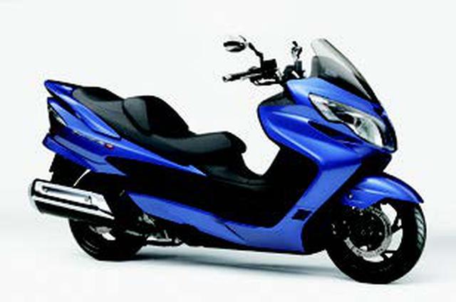 画像: ●水冷4ストDOHC4バルブ単気筒●249cc●26PS/7500rpm●2.5kg-m/6000rpm●221kg●120/80-14・150/70-13●71万4000円