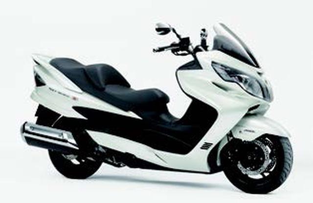 画像: ●水冷4ストDOHC4バルブ単気筒●399cc●32PS/7500rpm●3.5kg-m/6000rpm●200kg●120/80-14・150/70-13●77万7000円