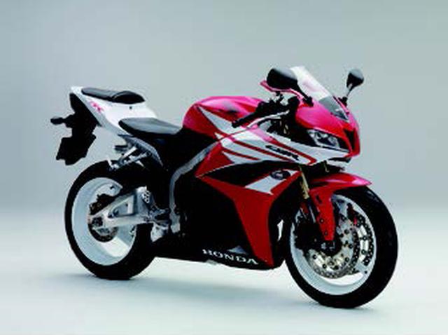画像: ●水冷4ストDOHC4バルブ並列4気筒●599cc●78PS/12000rpm●5.3kg-m/10000rpm●187kg/197kg●120/70ZR17・180/55ZR17●109万8300円/126万6300円