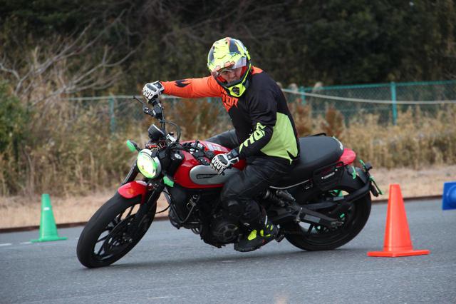 画像: バイクの車種も様々です。