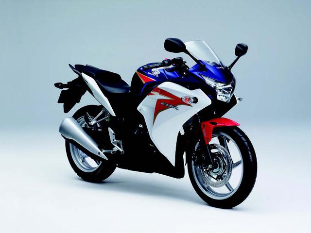 画像: ●水冷4ストDOHC4バルブ単気筒●249cc●27PS/8500rpm●2.3kg-m/7000rpm●161kg/165kg(ABS)●110/70-17・140/70-17●44万9400円/49万9800円(ABS)