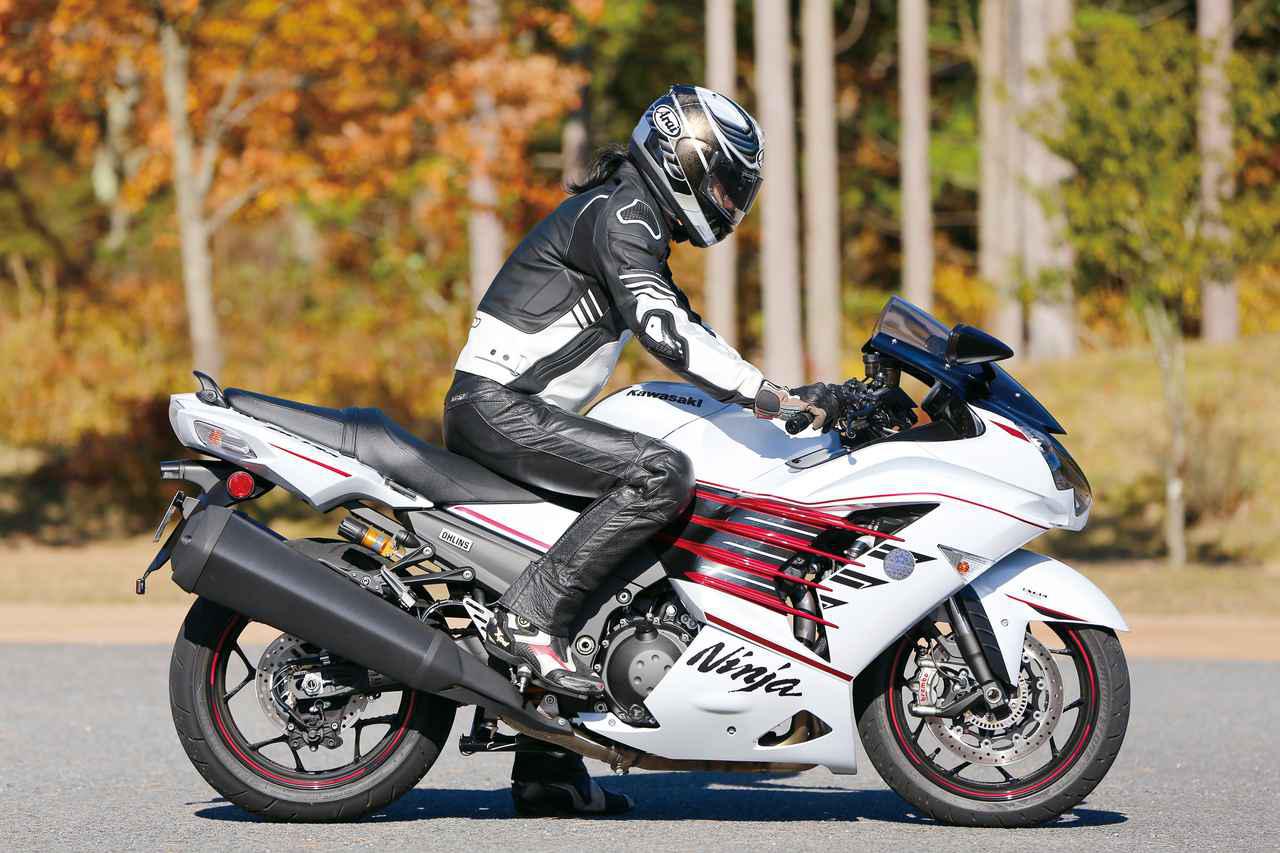 画像: Ninja ZX-14R HIGH GRADE 足つき性とライディング・ポジション 身長:176㎝/体重:68㎏