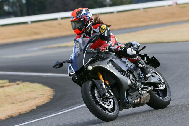 画像2: 続いてはドキドキのYZF-R1で試乗! BATTLAX RACING STREET RS11
