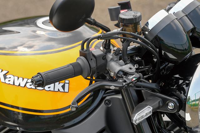 画像: フロントマスターシリンダーは、ブレンボ・ラジアルポンプのRCS(オプションメニュー)を装着。ミラーは丸型のZ2タイプショートミラーで、セパハンに似合うデザインだ。