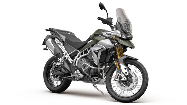 画像: TIGER900 RALLY PRO ラリーはサスもタイヤもオフロード重視。フロントタイヤ径は21インチ。プロはクイックシフターや、シートヒーター、エンジンガードやフォグランプまで装備する。