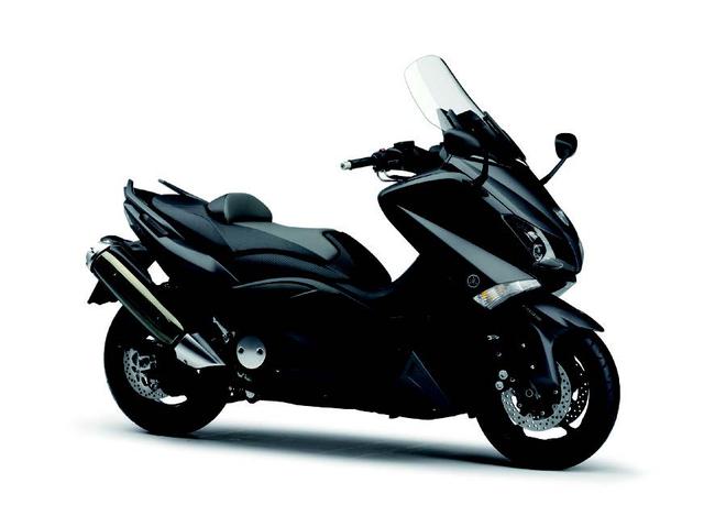 画像: ●水冷4ストDOHC4バルブ並列2気筒●530cc●46.5PS/6750rpm●5.33kg-m/5250rpm●217kg●120/70R15・160/60R15●輸出車