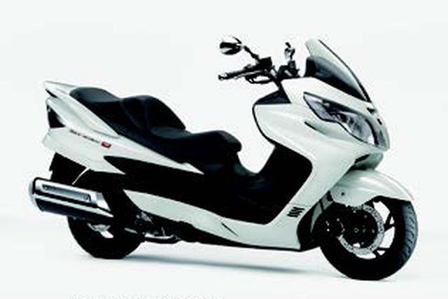 画像: ●水冷4ストDOHC4バルブ単気筒●249cc●26PS/7500rpm●2.5kg-m/6000rpm●221kg●120/80-14・150/70-13●70万3500円