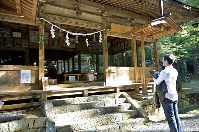 画像: こちらの神社は、岐阜城から北東に位置しています。北東は魔が入ってくる方角と言われ、ちょうどそこに鎮座していたのがココ。信長をはじめ、織田家に厚く保護されました。広い境内はとても静かで、とても心地よかったです。