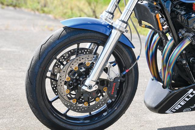 画像: φ43mmフォークはクイックリリース付きのCB1000SFの純正パーツを流用したもの。安田商会でインナーカートリッジを組んで安定感や作動特性を改善した。
