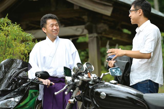 画像: 前に参拝させていただいた時は、参拝者と神職という関係でした。勿論それは変わっていませんが、今回はライダー同士での会話が盛り上がります。何より、再会出来た事が嬉しかったです。これ以上のご利益はありませんね!